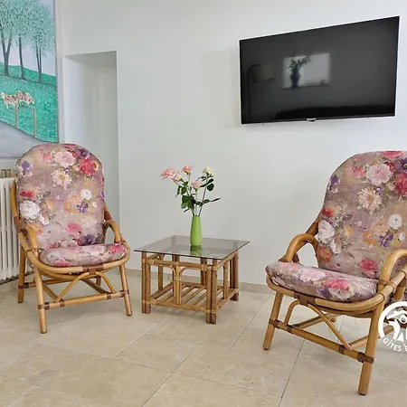 De Villefeu, 8 Personnes Ambrieres Les Vallees