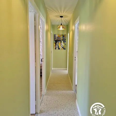 De Villefeu, 8 Personnes Ambrieres Les Vallees