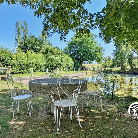 De Villefeu, 8 Personnes Ambrieres Les Vallees