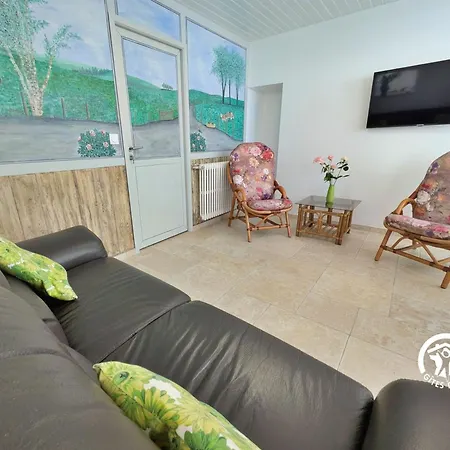 De Villefeu, 8 Personnes * Ambrieres Les Vallees