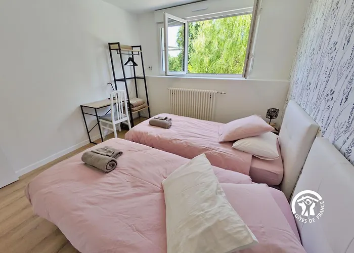 De Villefeu, 8 Personnes * Ambrieres Les Vallees