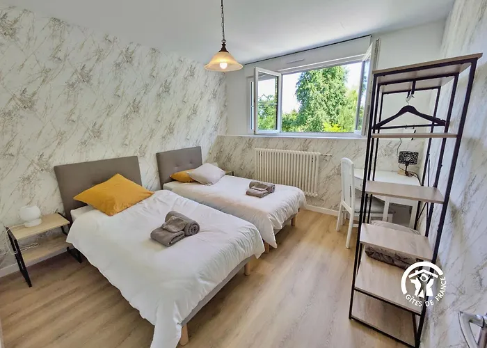 De Villefeu, 8 Personnes * Ambrieres Les Vallees