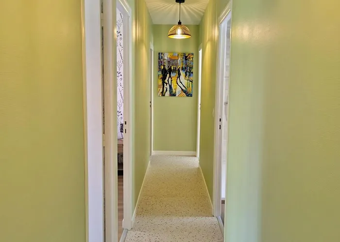 De Villefeu, 8 Personnes Ambrieres Les Vallees