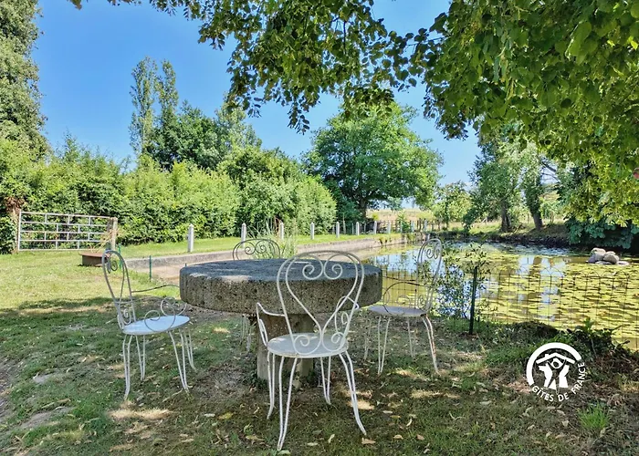 De Villefeu, 8 Personnes Ambrieres Les Vallees